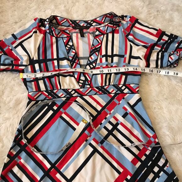 BCBGMaxazria v neck red white blue blouse size XS short sleeved - Picture 4 of 6